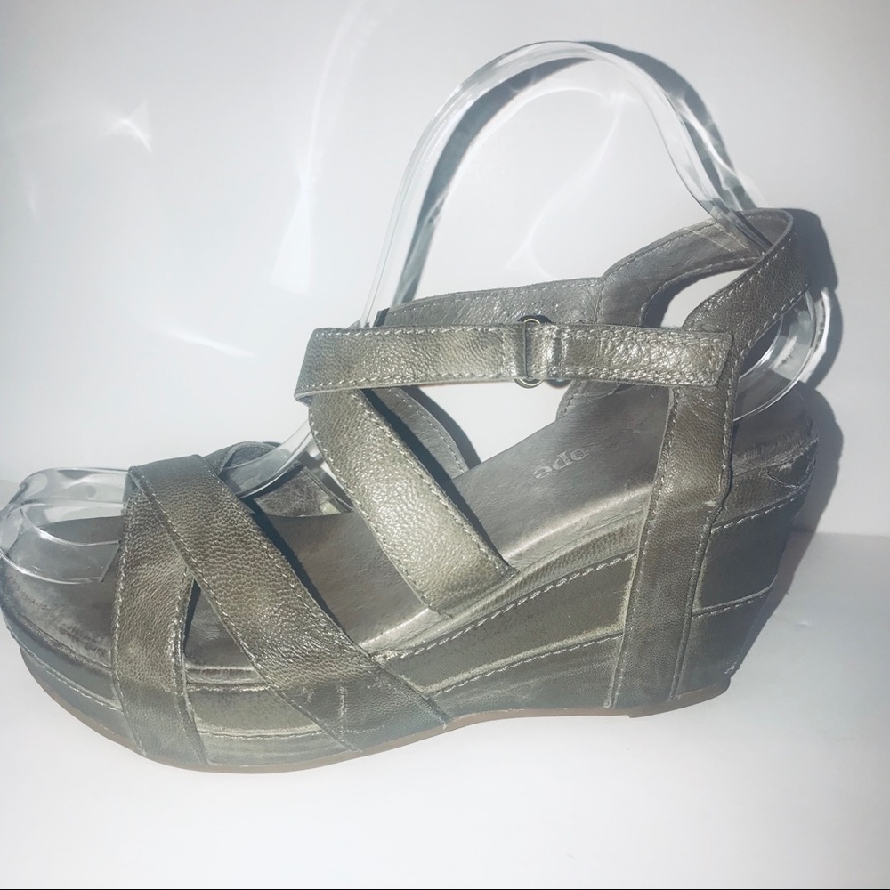 Antelope Gray Platform Sandals Size 37/ 6 Leather